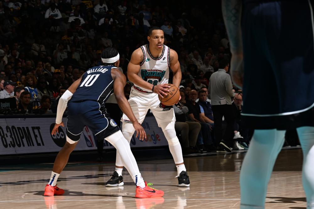 何黄蜂遭遇 何黄蜂遭遇